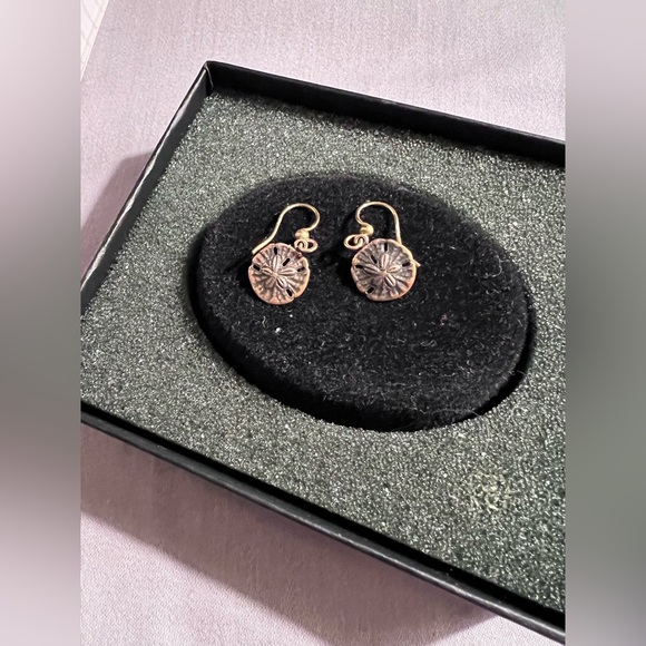Vintage Copper Pressed Sanddollar Dangle Earrings - Picture 2 of 2